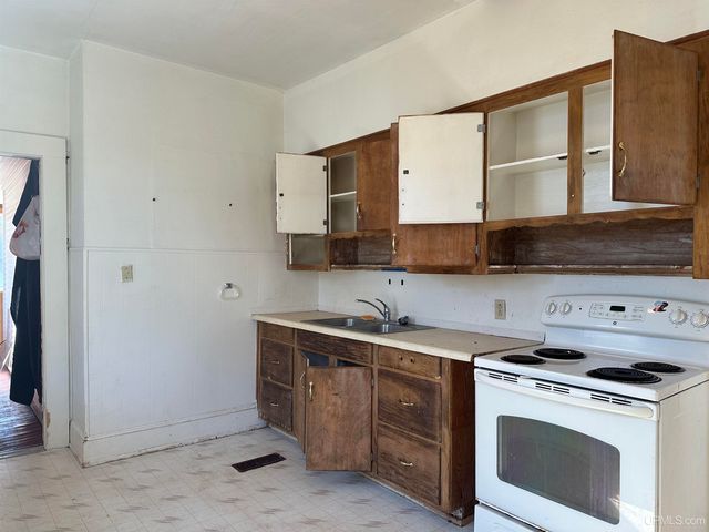 512 E Longyear Street, Bessemer, MI 49911