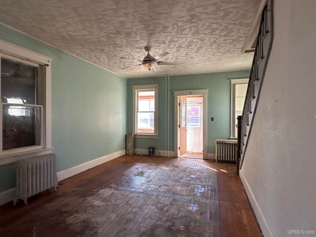 512 E Longyear Street, Bessemer, MI 49911