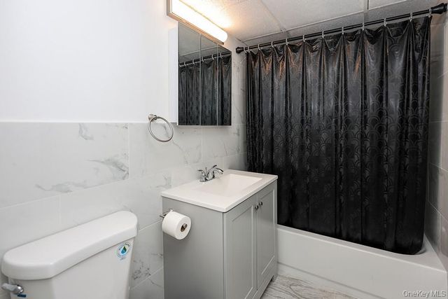 100 Clinton Avenue 2X, Mineola, NY 11501