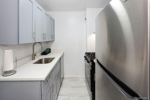 100 Clinton Avenue 2X, Mineola, NY 11501