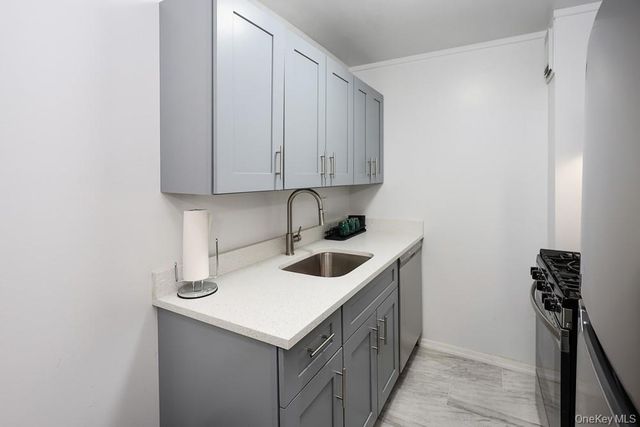 100 Clinton Avenue 2X, Mineola, NY 11501