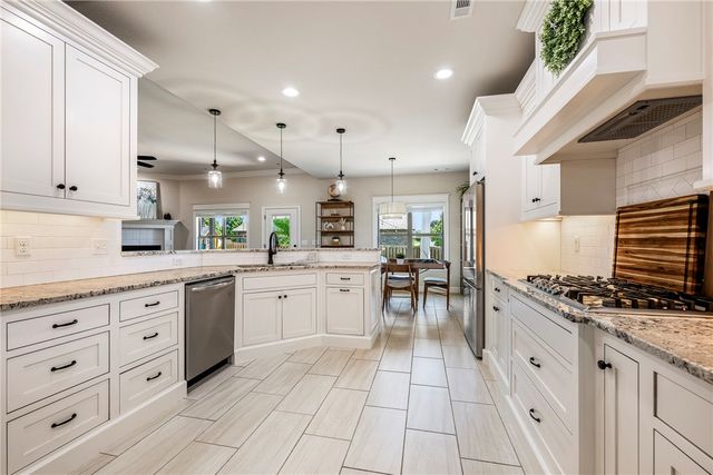 6307 S 49th Street, Rogers, AR 72758