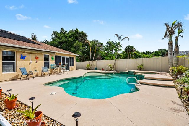 135 Country Woods Place, Merritt Island, FL 32952