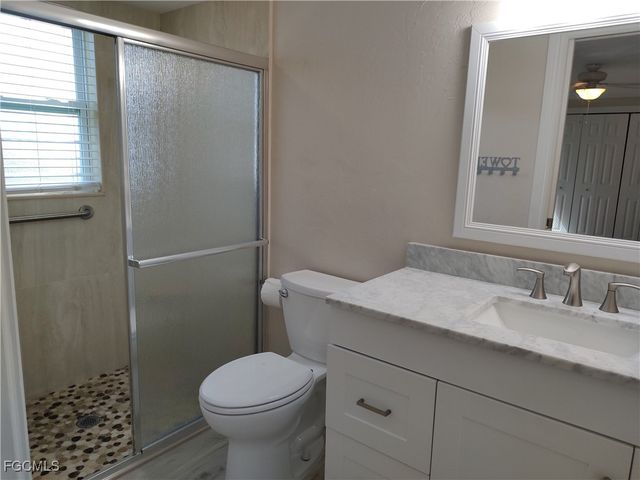 2220 SE 7th ST, Cape Coral, FL 33990