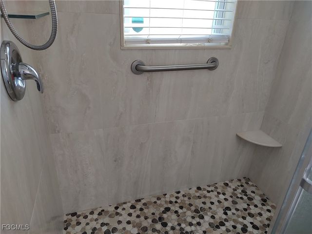 2220 SE 7th ST, Cape Coral, FL 33990