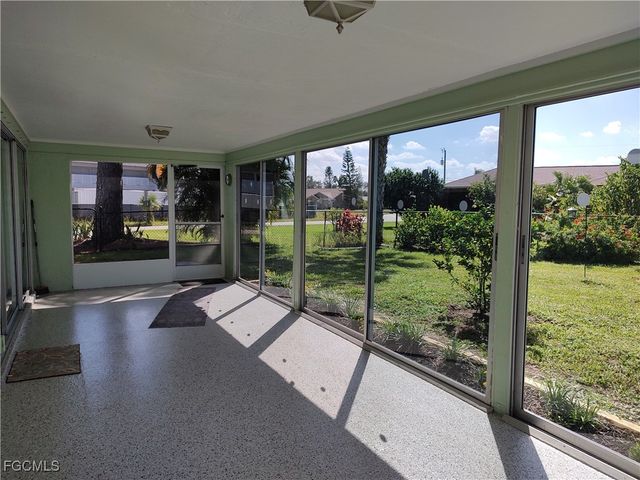 2220 SE 7th ST, Cape Coral, FL 33990