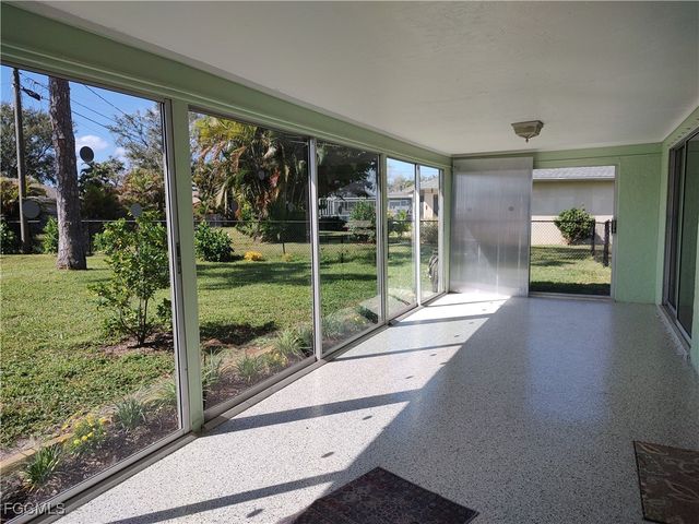 2220 SE 7th ST, Cape Coral, FL 33990