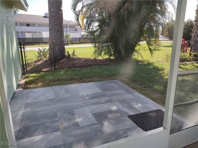 2220 SE 7th ST, Cape Coral, FL 33990