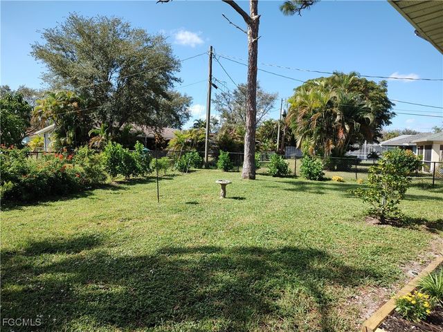 2220 SE 7th ST, Cape Coral, FL 33990