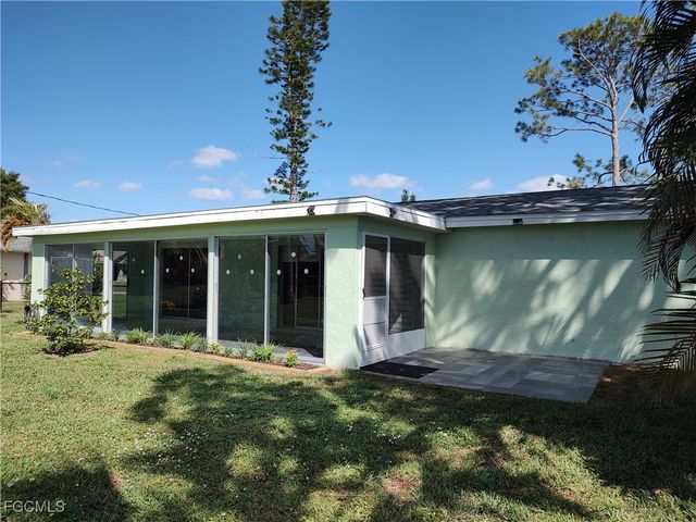 2220 SE 7th ST, Cape Coral, FL 33990