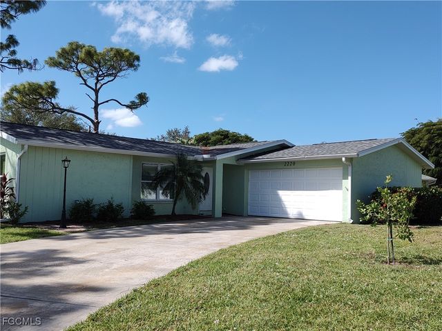 2220 SE 7th ST, Cape Coral, FL 33990