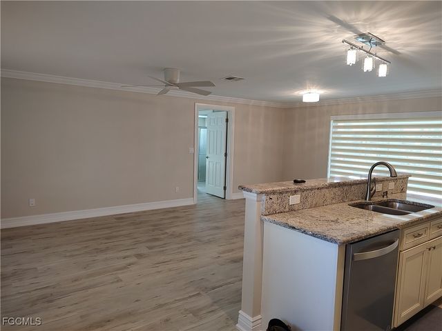 2220 SE 7th ST, Cape Coral, FL 33990