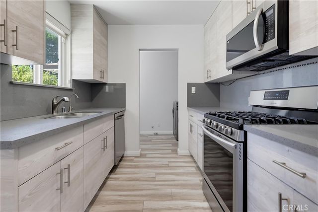 8740 Paso Robles, Northridge, CA 91325