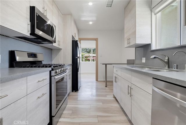 8740 Paso Robles, Northridge, CA 91325