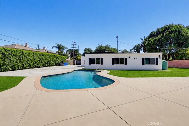 8740 Paso Robles, Northridge, CA 91325