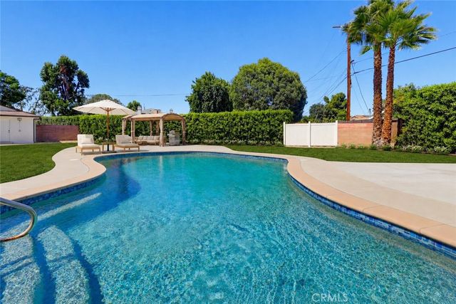 8740 Paso Robles, Northridge, CA 91325