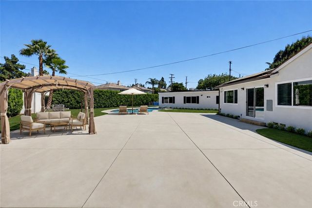 8740 Paso Robles, Northridge, CA 91325