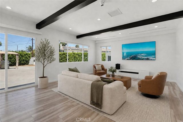 8740 Paso Robles, Northridge, CA 91325