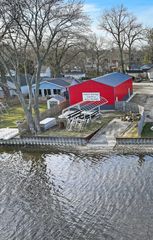 41763 N Riverview Avenue, Antioch, IL 60002