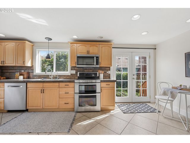 3123 Se WOODWARD St, Portland, OR 97202