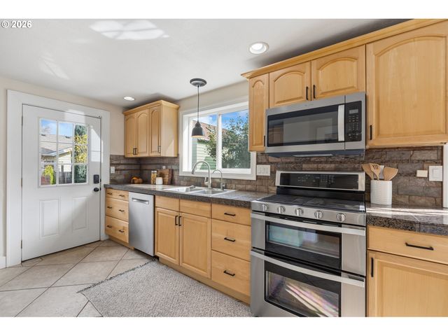 3123 Se WOODWARD St, Portland, OR 97202