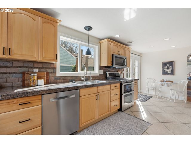 3123 Se WOODWARD St, Portland, OR 97202