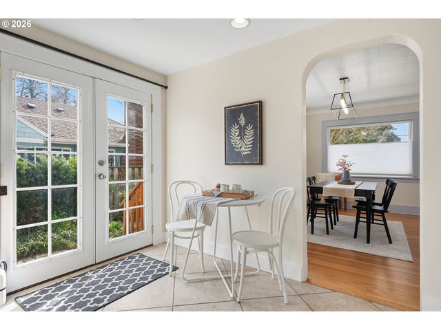 3123 Se WOODWARD St, Portland, OR 97202