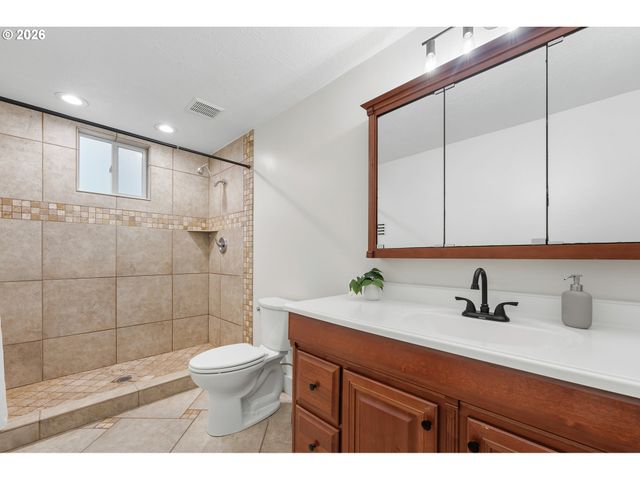 3123 Se WOODWARD St, Portland, OR 97202