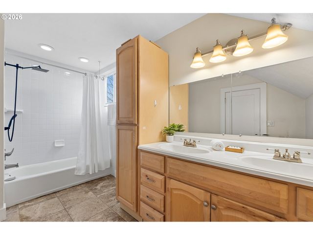 3123 Se WOODWARD St, Portland, OR 97202