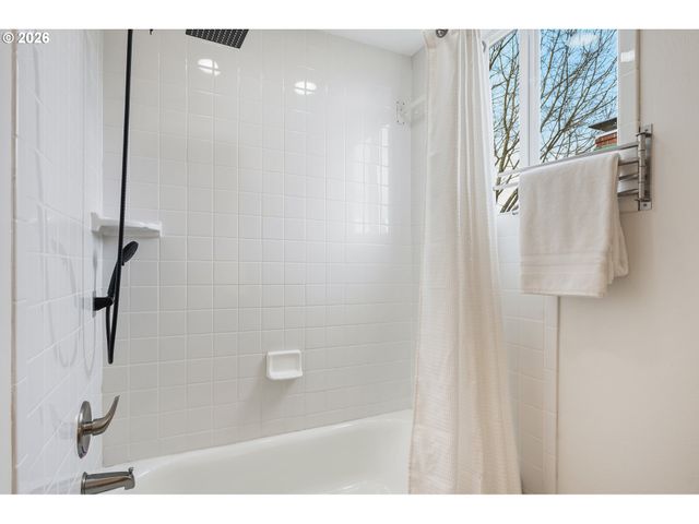 3123 Se WOODWARD St, Portland, OR 97202