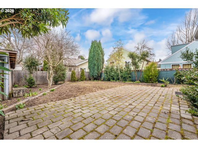 3123 Se WOODWARD St, Portland, OR 97202