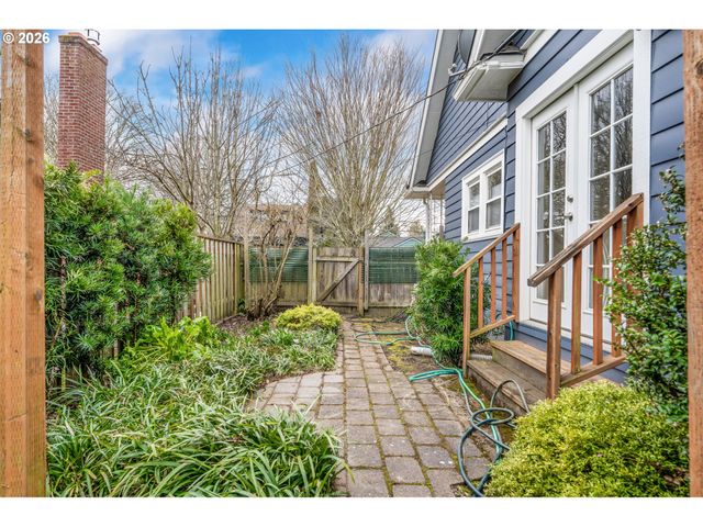 3123 Se WOODWARD St, Portland, OR 97202