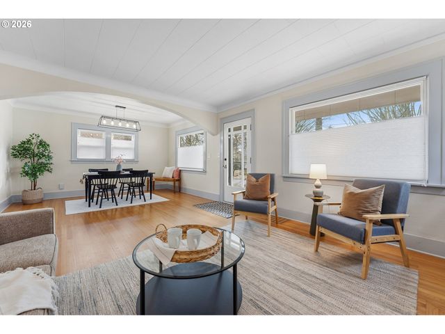 3123 Se WOODWARD St, Portland, OR 97202