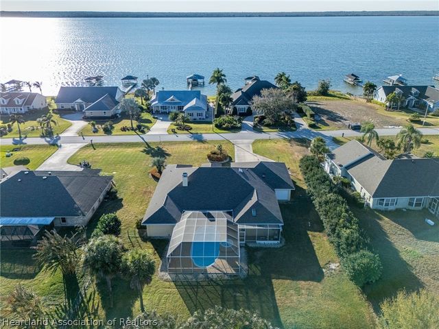 631 Sunset Pointe Drive, Lake Placid, FL 33852