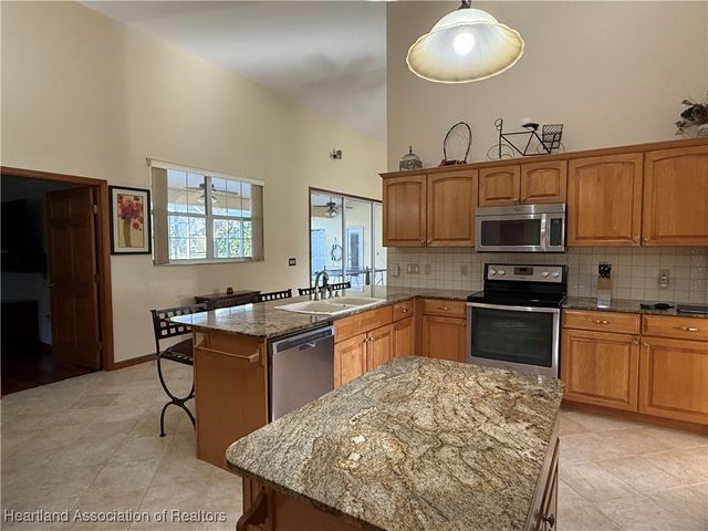 631 Sunset Pointe Drive, Lake Placid, FL 33852