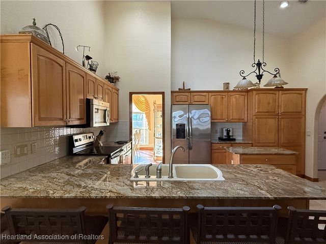 631 Sunset Pointe Drive, Lake Placid, FL 33852