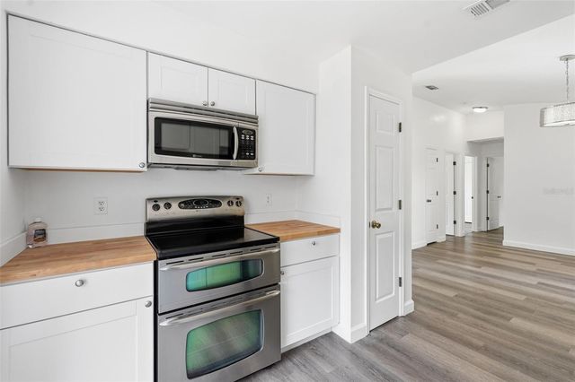 4907 BRADFORD LANE, Tampa, FL 33624