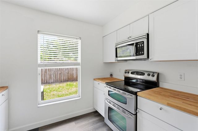 4907 BRADFORD LANE, Tampa, FL 33624