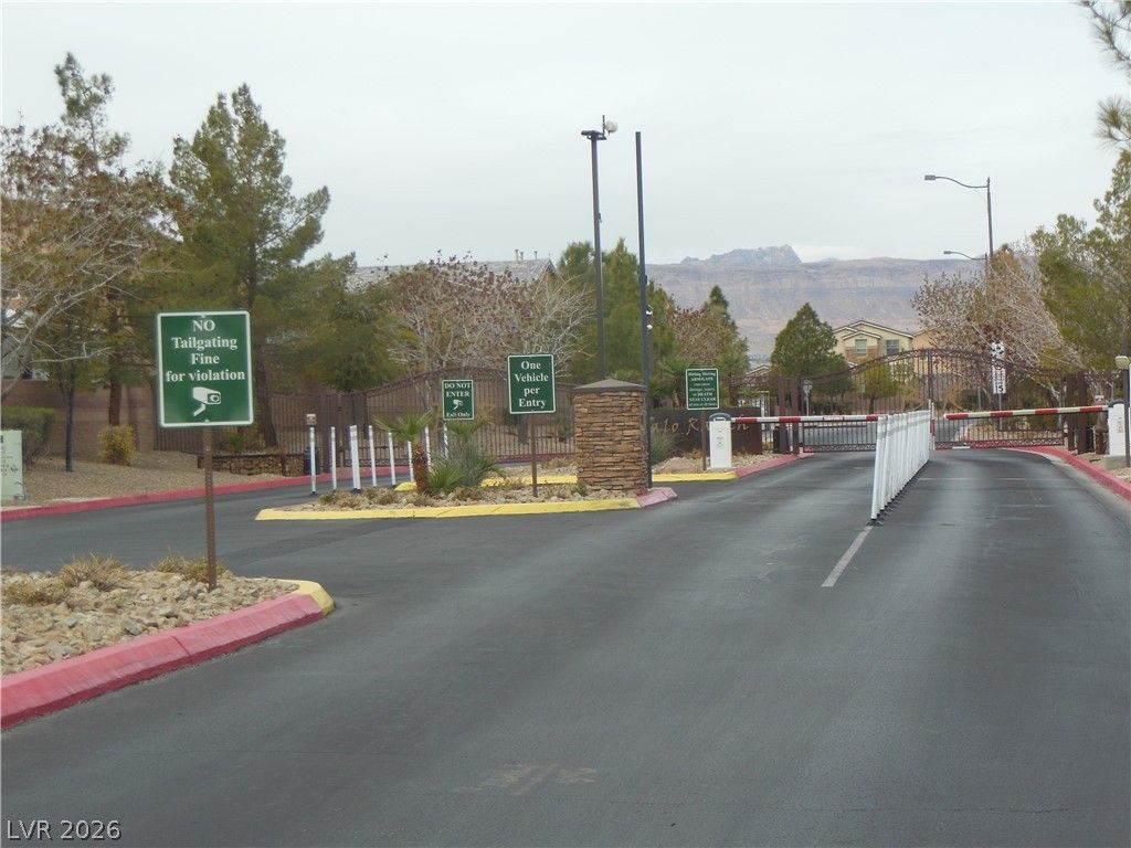 8118 Minots Ledge Avenue, Las Vegas, NV 89147