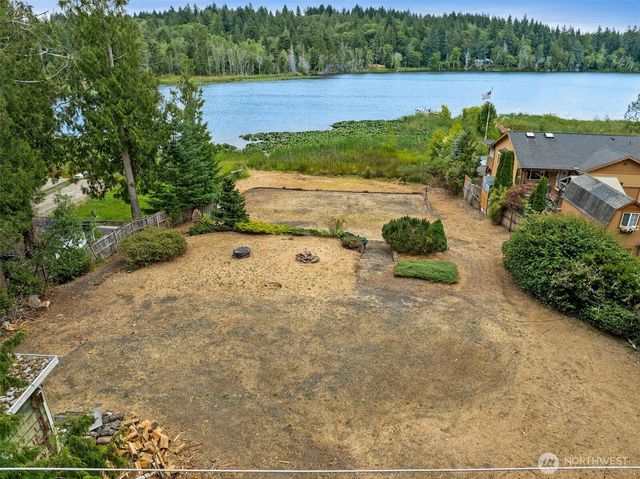 911 Sanford Avenue SW, Lakebay, WA 98349