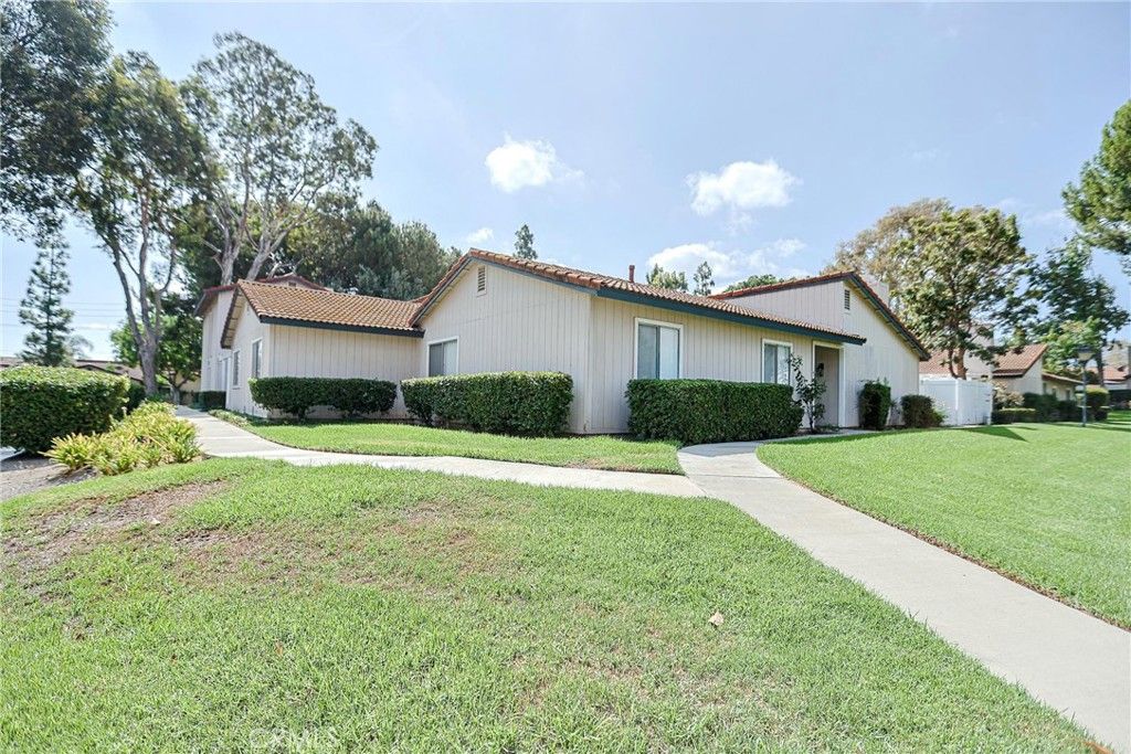1078 Border, Corona, CA 92882 — photo 2