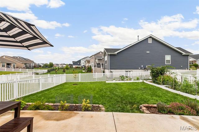 507 Palisades Drive, St Charles, MO 63301