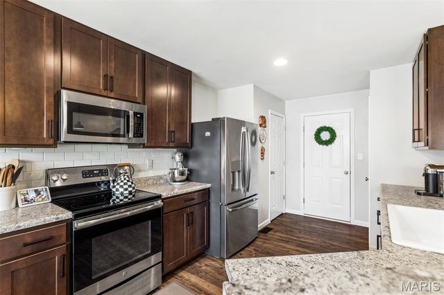 507 Palisades Drive, St Charles, MO 63301