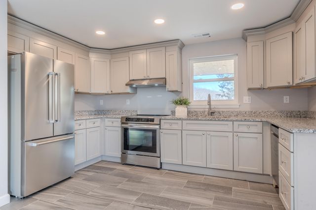 10481 N Farm Rd 149, Pleasant Hope, MO 65725