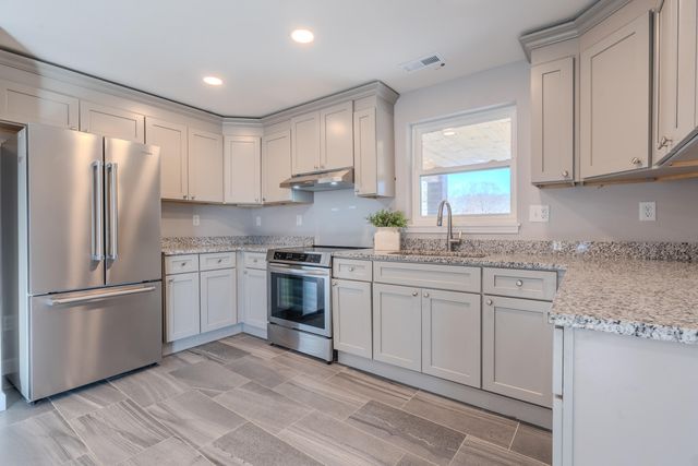 10481 N Farm Rd 149, Pleasant Hope, MO 65725