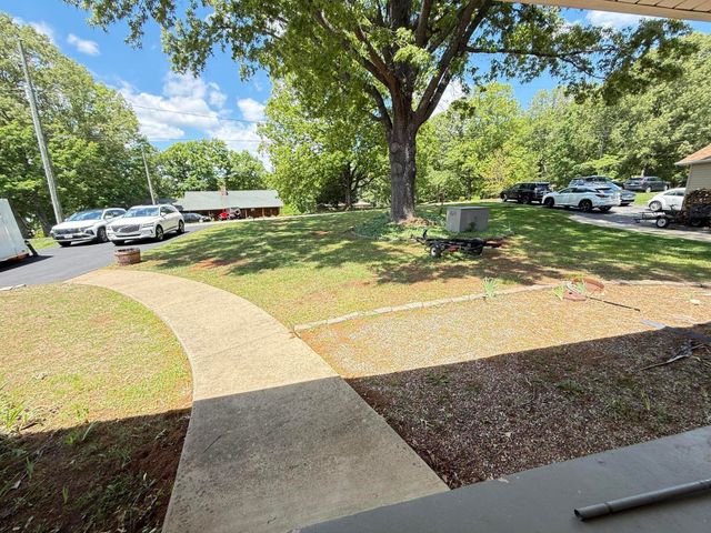191 Twin Oaks RD, Wirtz, VA 24184