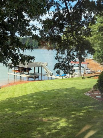 191 Twin Oaks RD, Wirtz, VA 24184