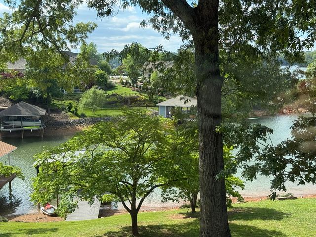 191 Twin Oaks RD, Wirtz, VA 24184