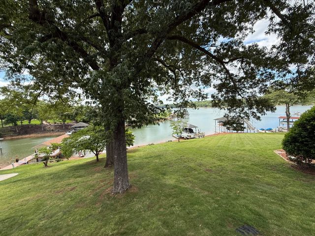 191 Twin Oaks RD, Wirtz, VA 24184
