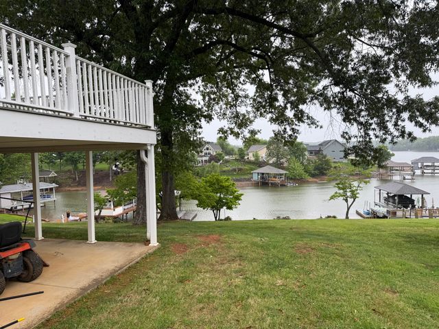 191 Twin Oaks RD, Wirtz, VA 24184